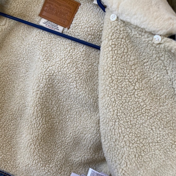 Authentic Levi’s denim bomber jacket! - Picture 7 of 8